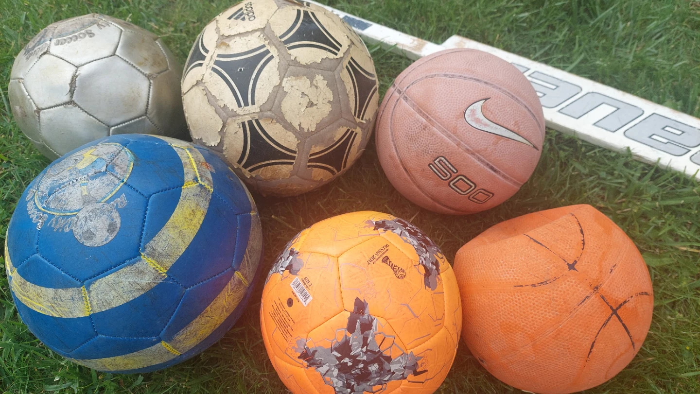 Assorted Balls - 4 soccer & 2 basketball - photo 2
