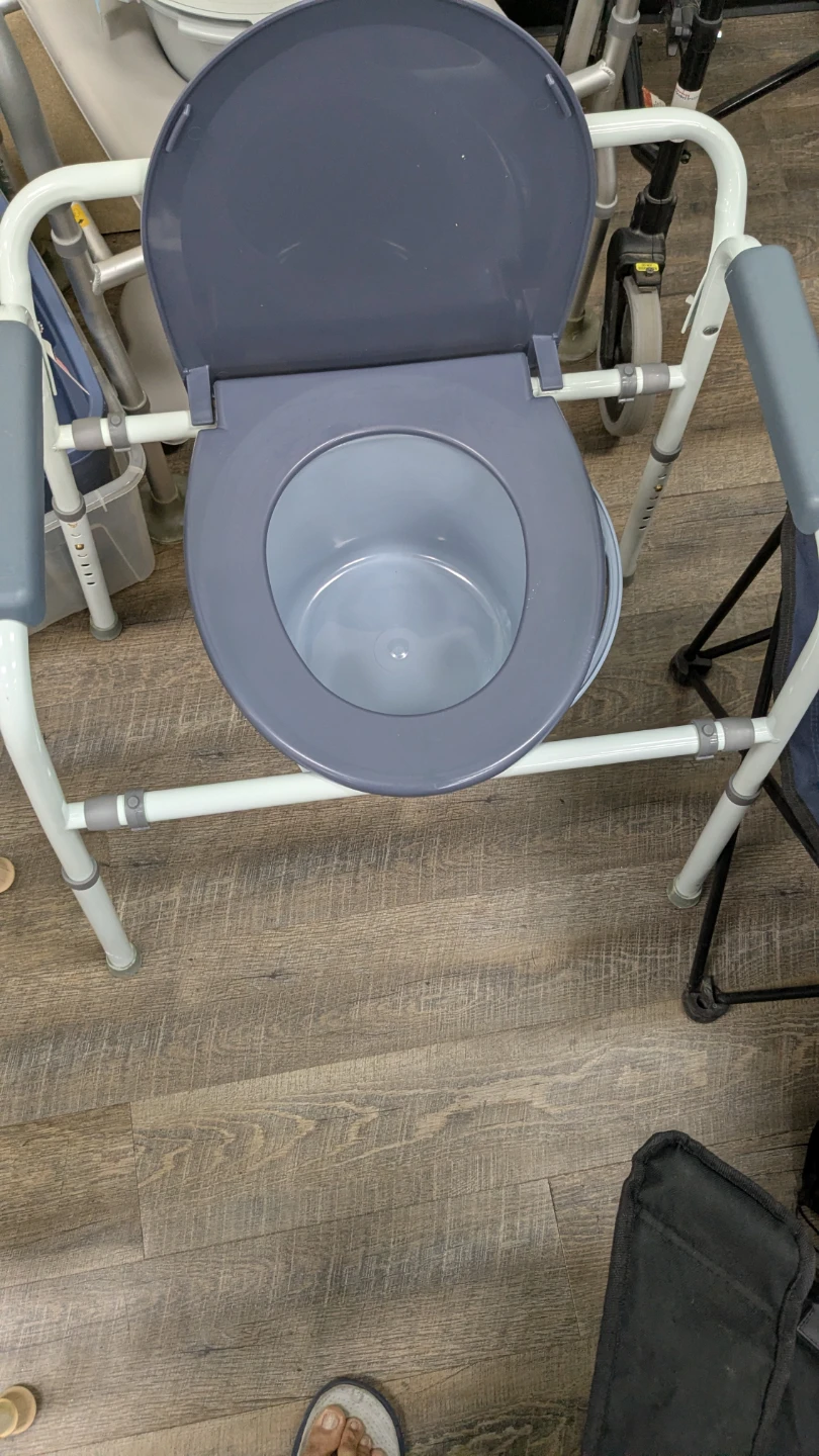 Toilet chair for elders