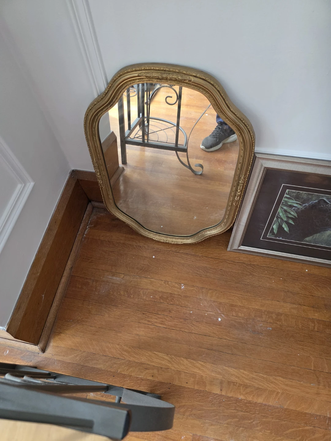 Gold mirror