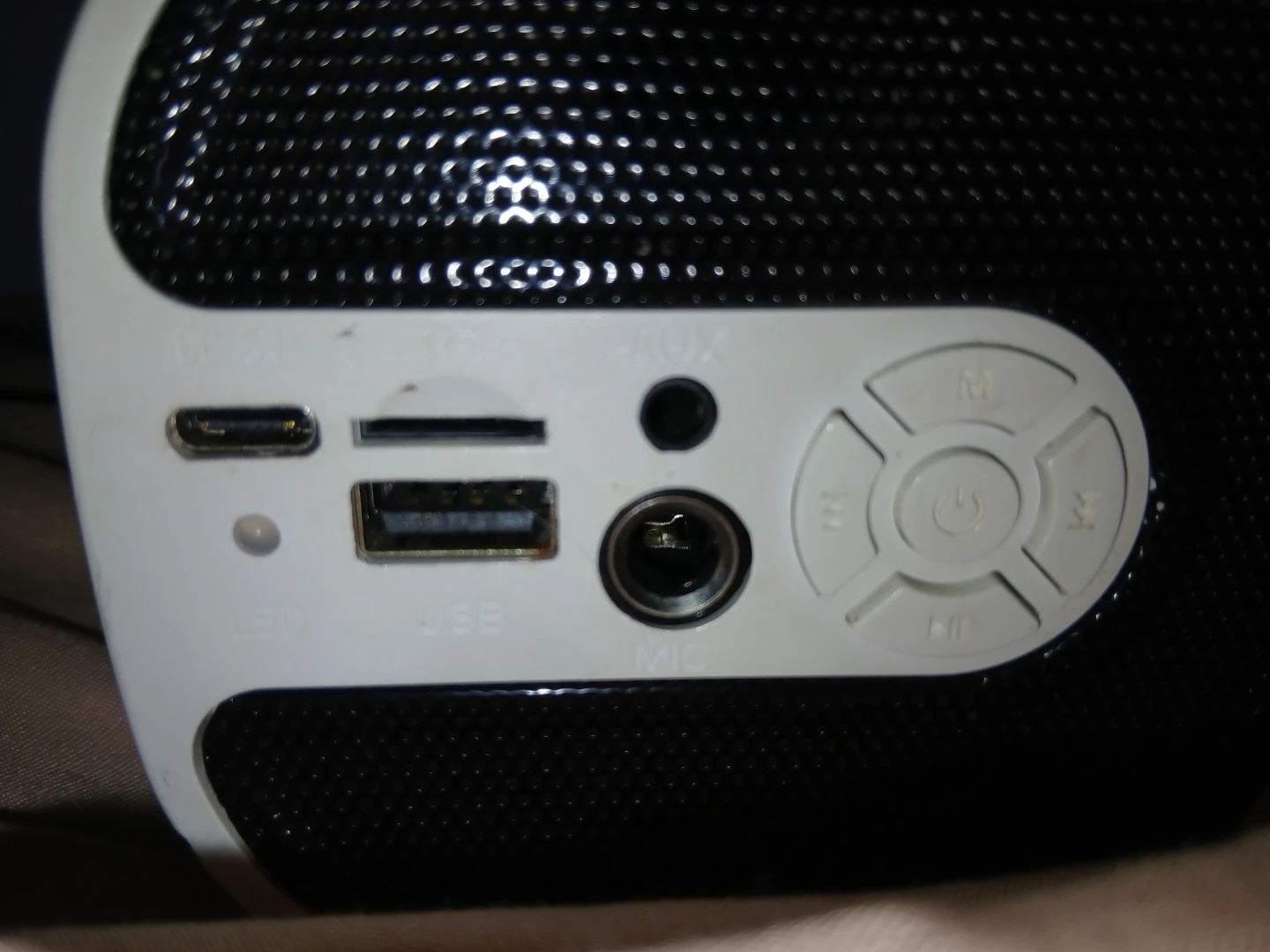 Portable Bluetooth Speaker with Handle - photo 2