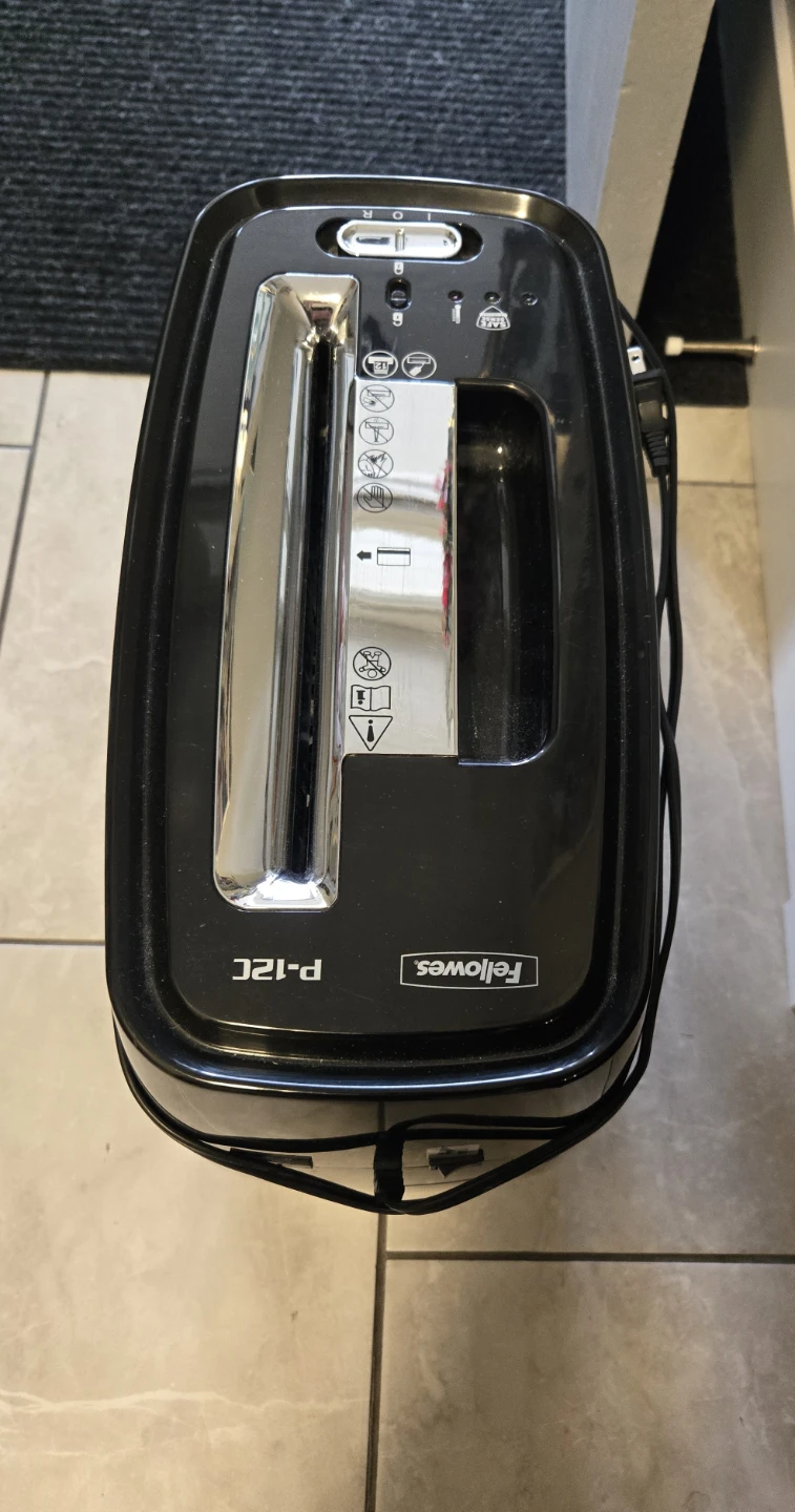 Fellowes P-12C Shredder - photo 4