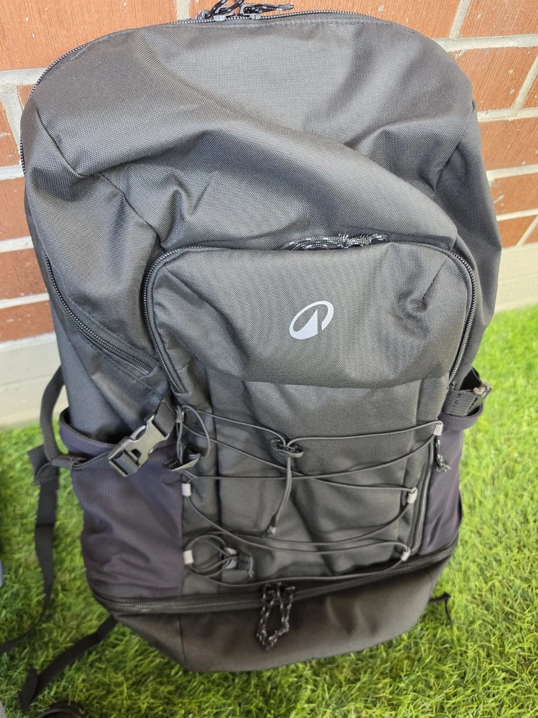 Selling a Quechua Arpenaz 500 30L hiking backpack.