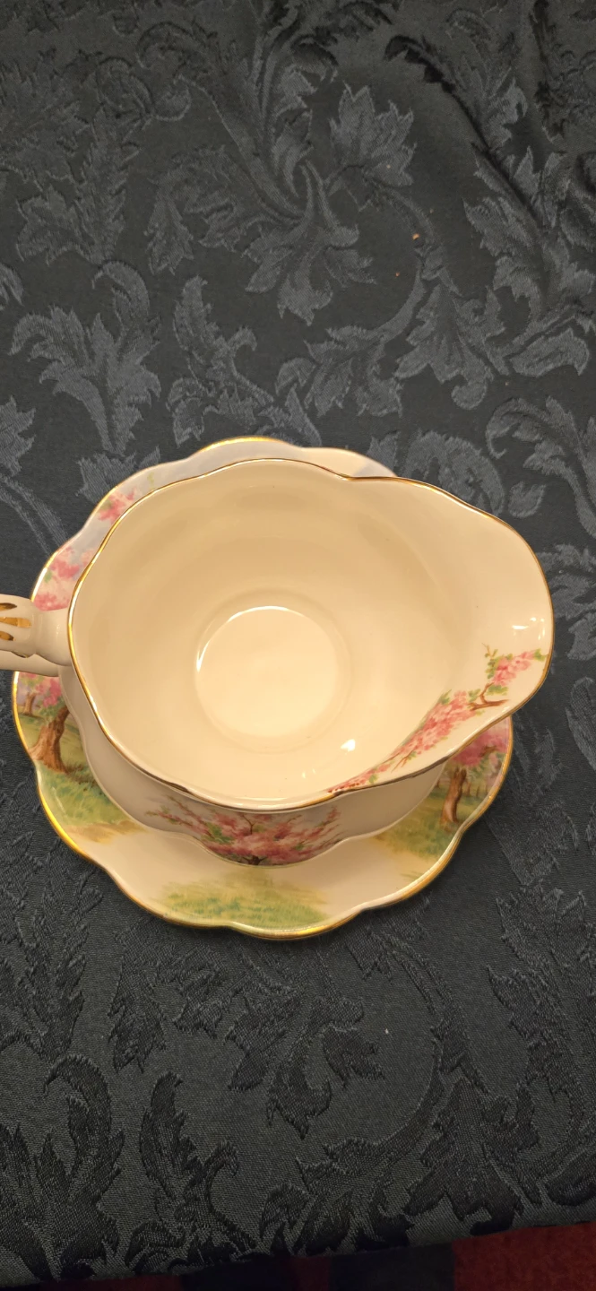 Royal Albert Vintage Porcelain Large Gravy Boat and Saucer Set - photo 2