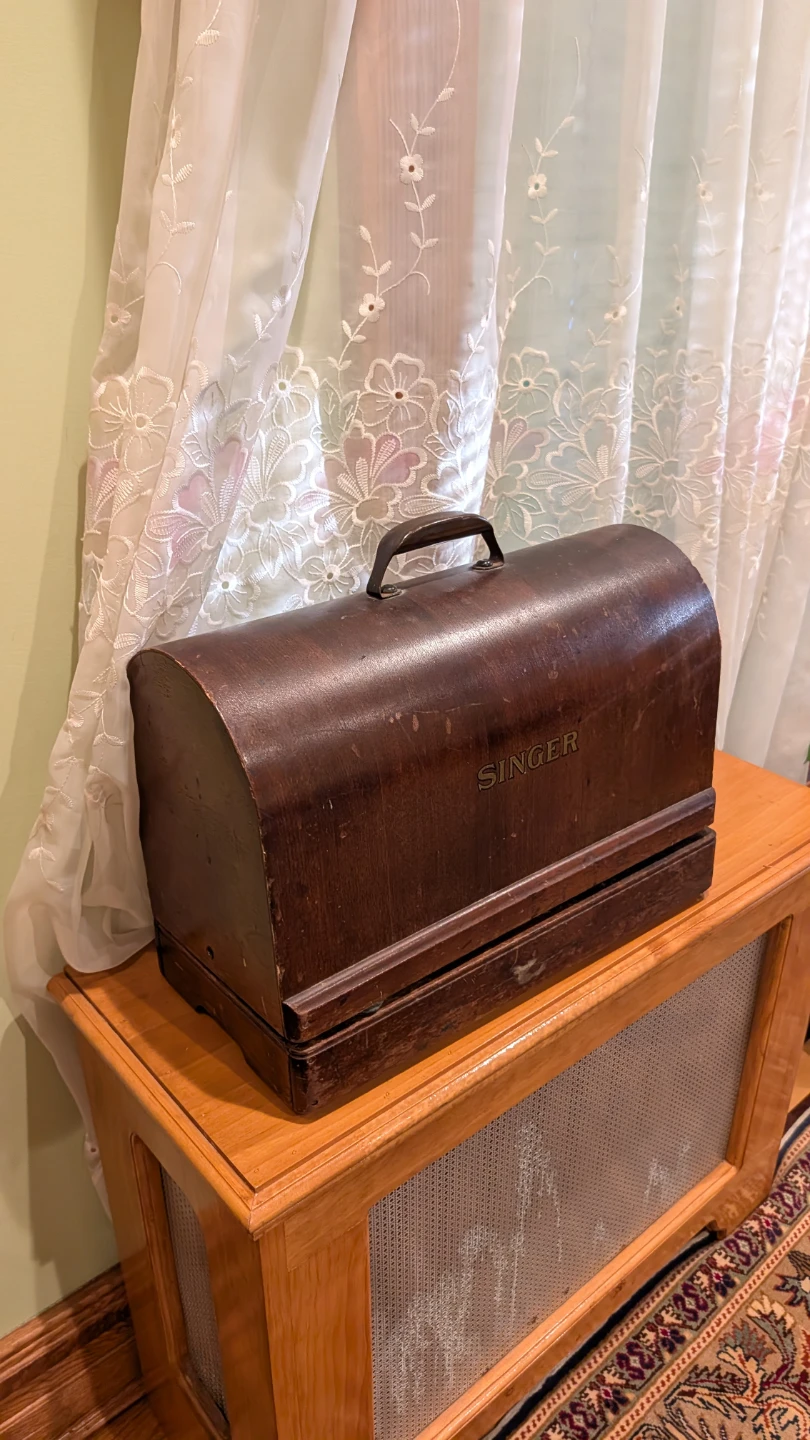 Vintage Singer sewing machine - photo 2