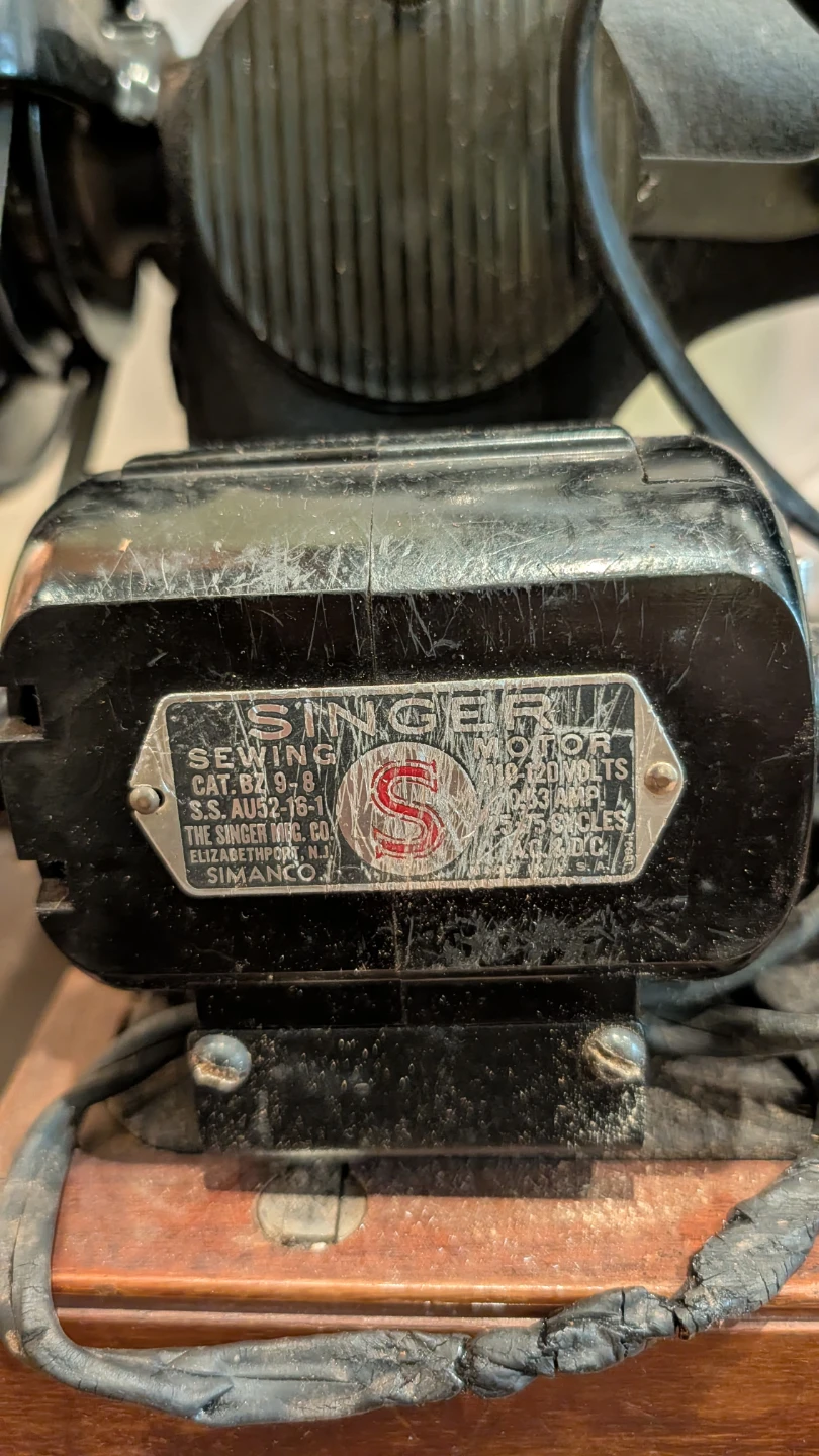Vintage Singer sewing machine - photo 5