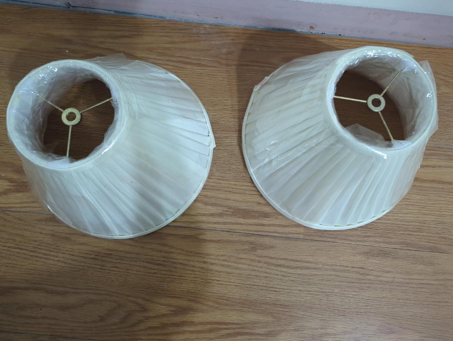 Pair of Cream Pleated Lamp Shades - photo 2