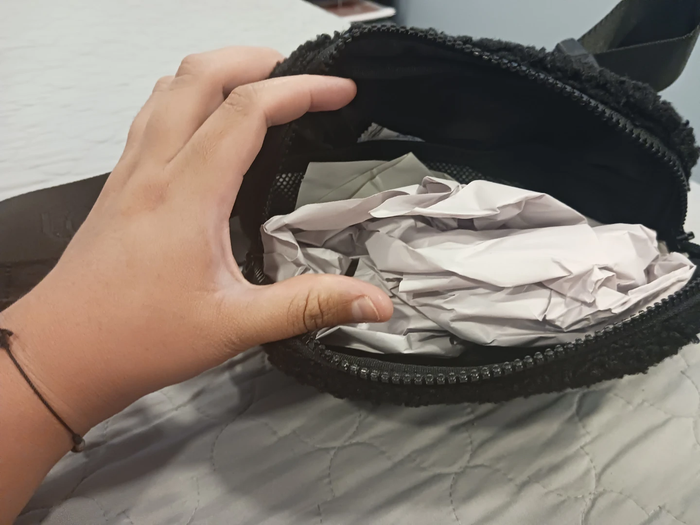 BRAND NEW LOLE Black Fleece Fanny Pack....😁😊 😍 - photo 2