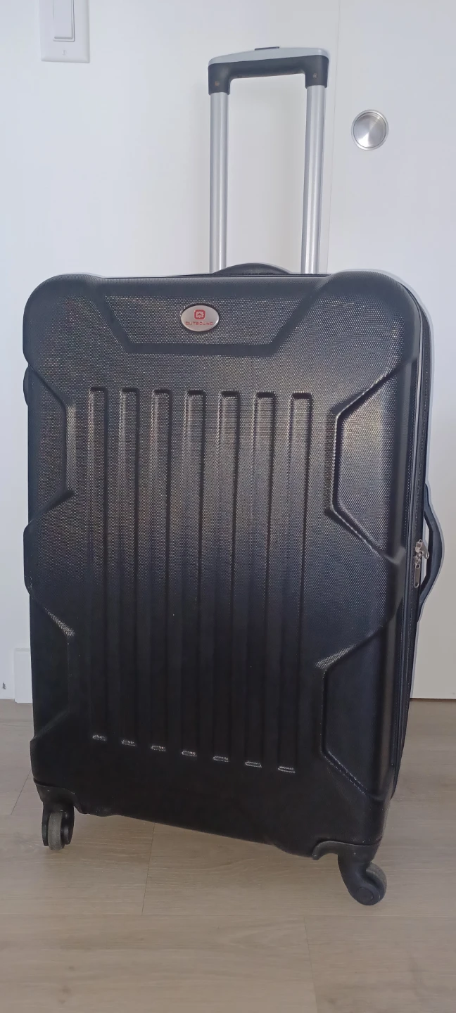 (BRAND NEW) 28" Black Hardside Spinner Suitcase