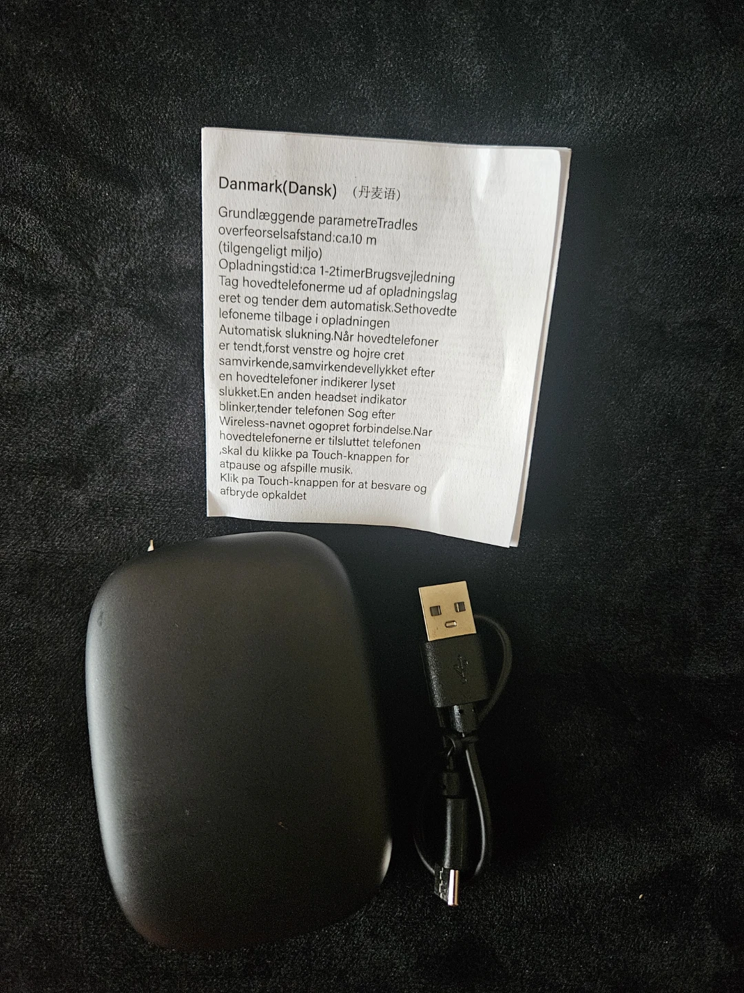 Wireless Earbuds with Charging Case and USB Cable - photo 2