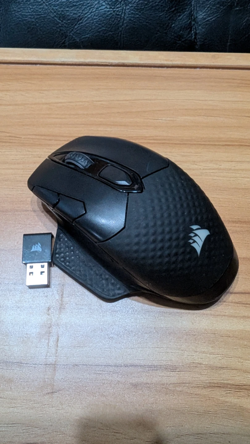 Corsair Dark Core RGB SE Wireless Gaming Mouse - Qi charging