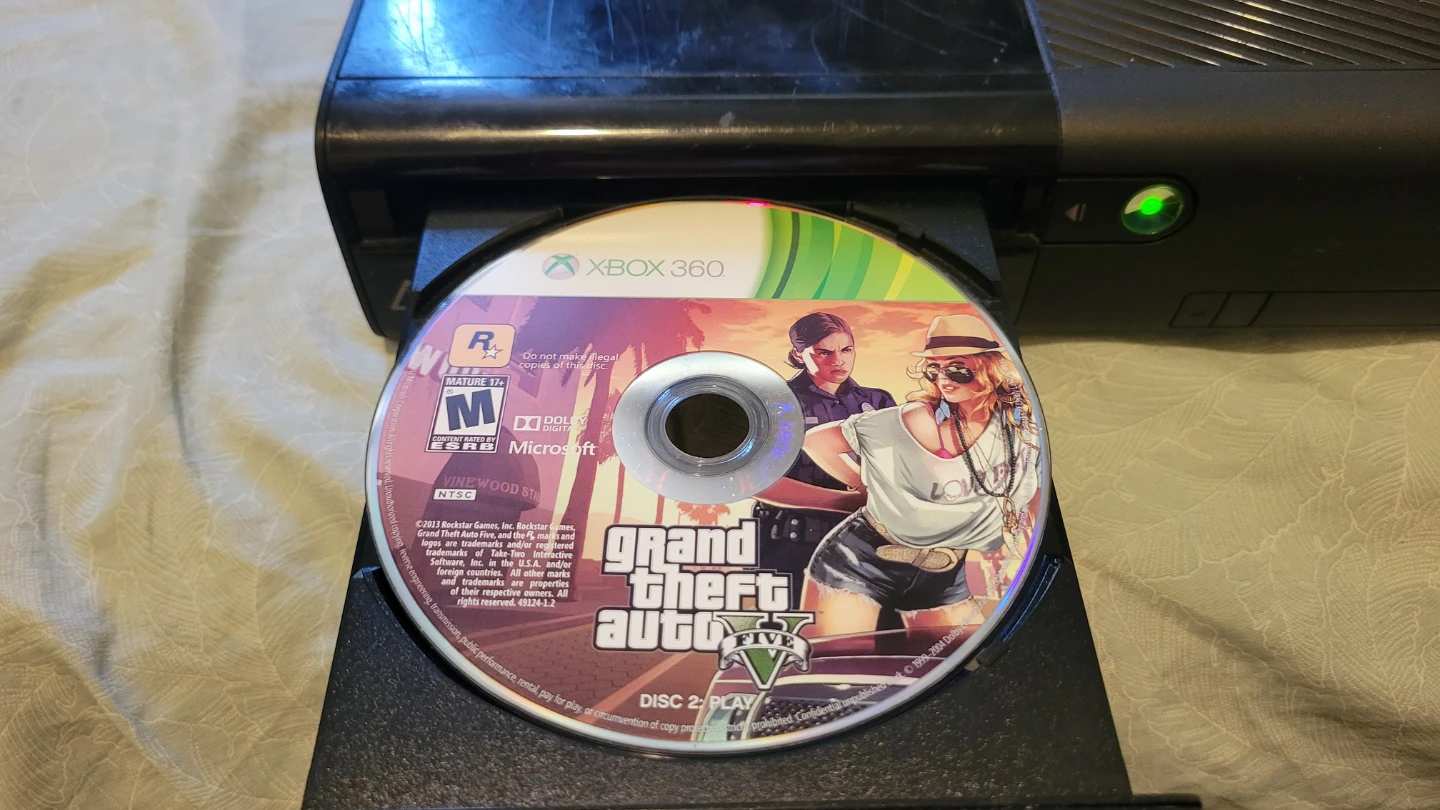 Xbox 360 E Console - photo 3