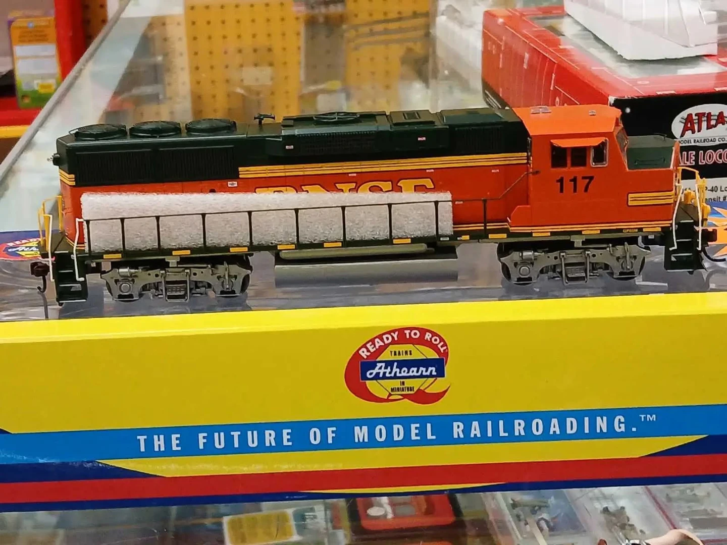 Athena Ready to Roll HO Scale BNSF GP60M 117 - DCC Ready - photo 2