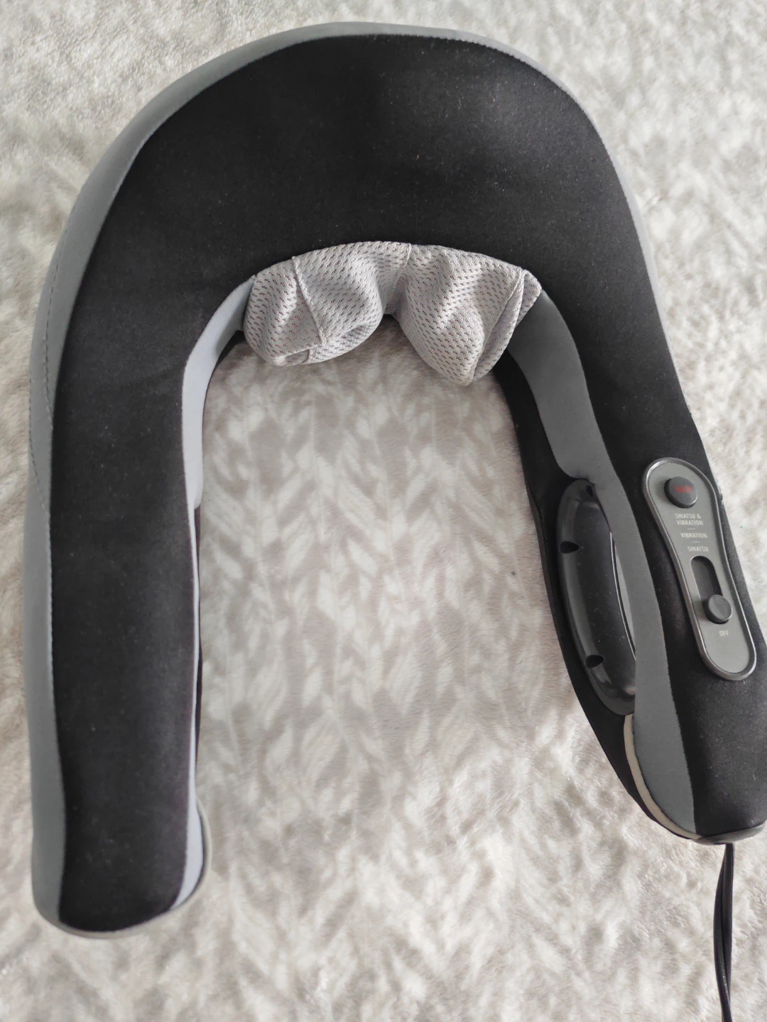 Shiatsu Neck & Shoulder Massager with Heat – Great Condition - photo 3