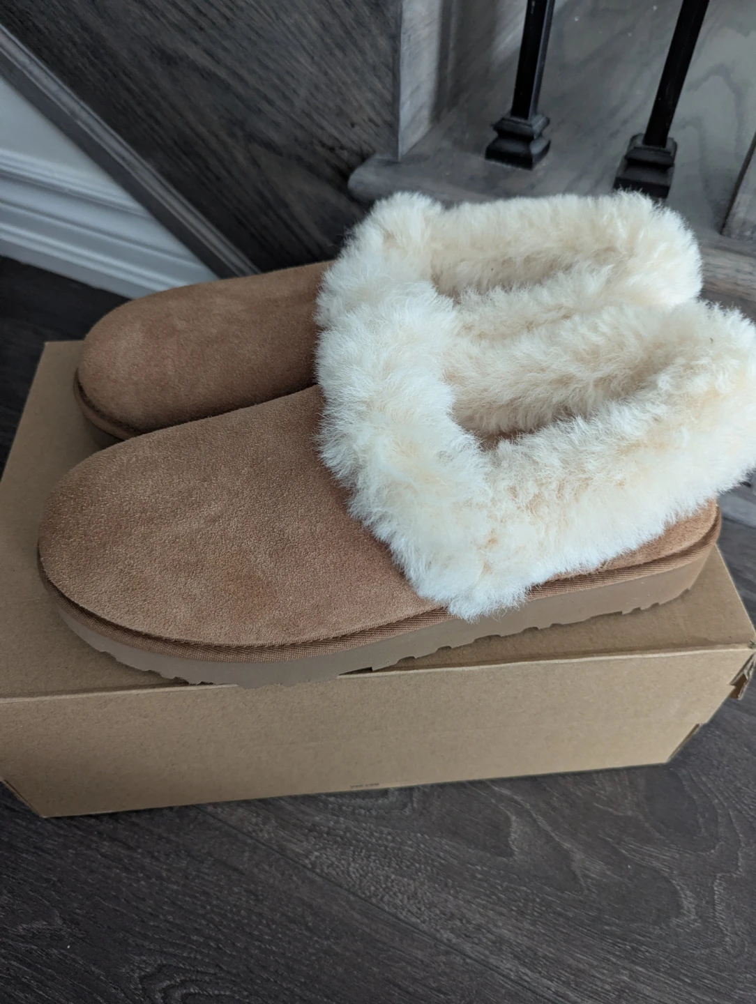 UGG W Nita Slippers - Size 11 - photo 4