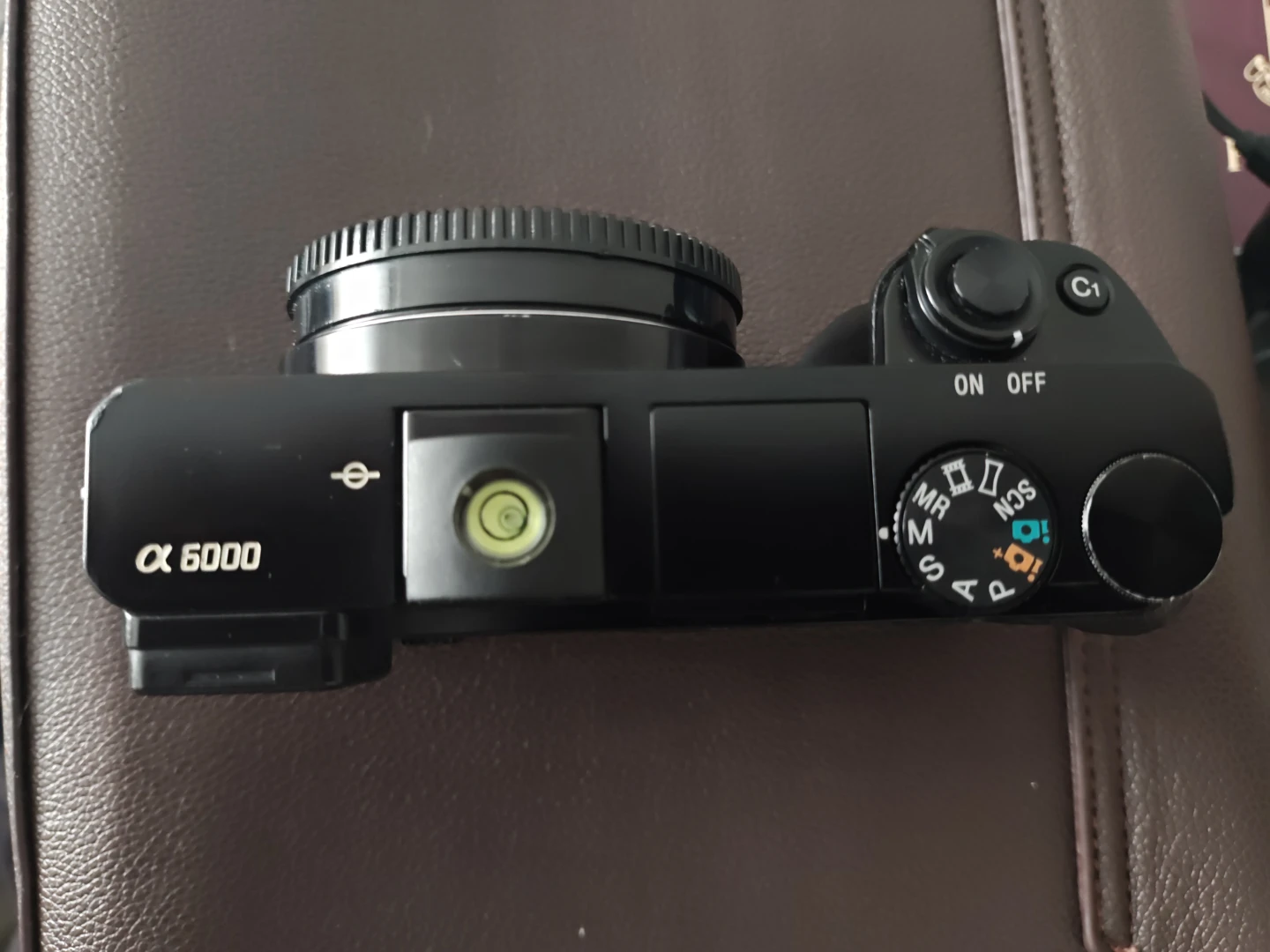 Sony a6000 (BODY ONLY + 2 batteries) - photo 3