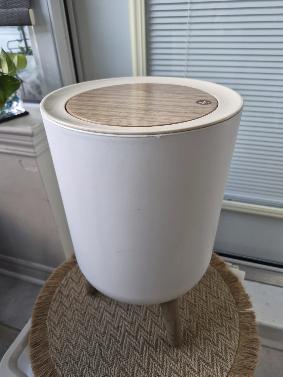 White kitchen compost bin