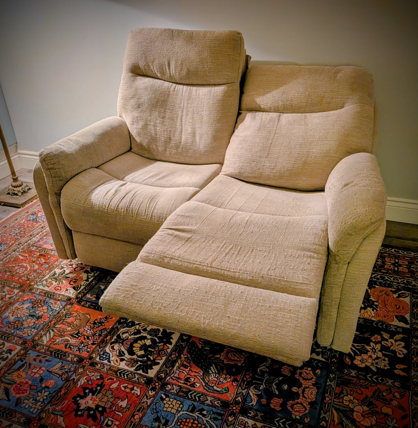 Love seat recliner - photo 2