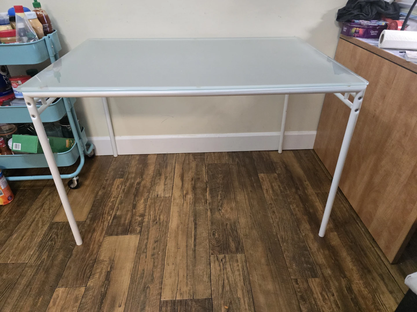 Glass dinning table
