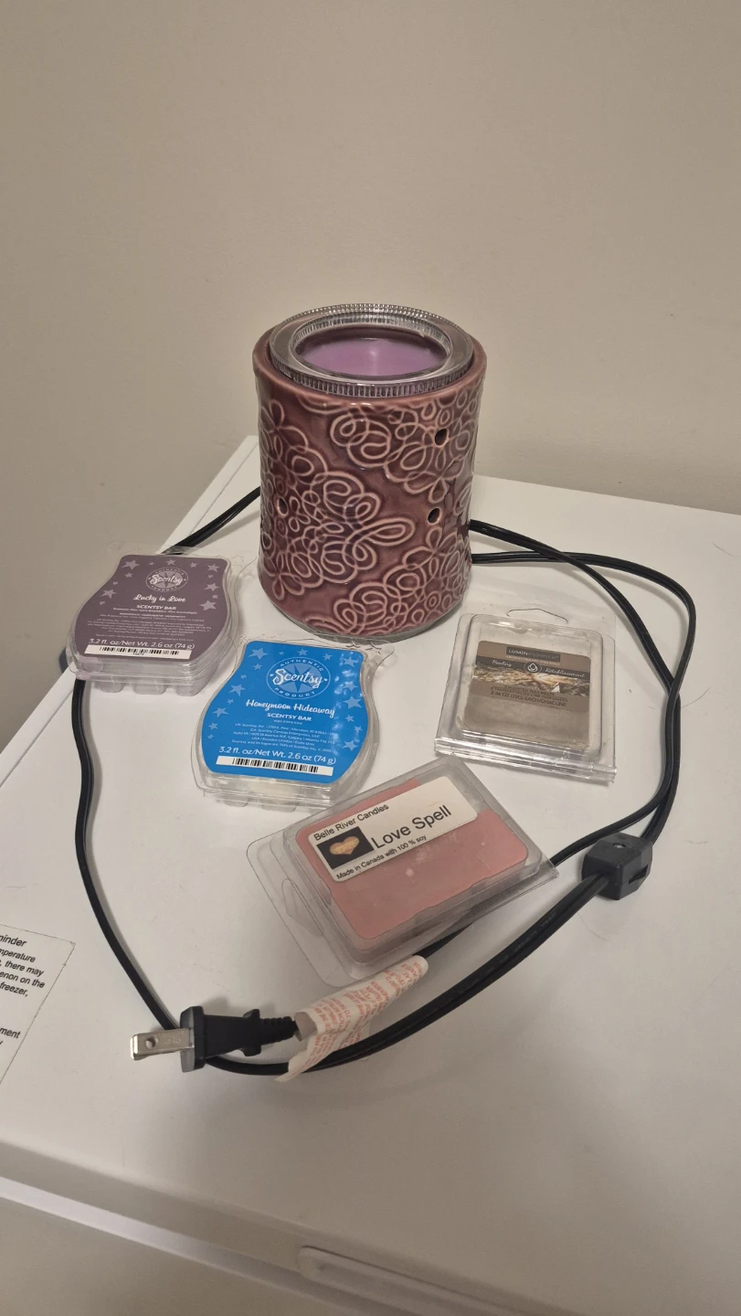Scentsy Wax Warmer Bundle with 10 Wax Melts Included