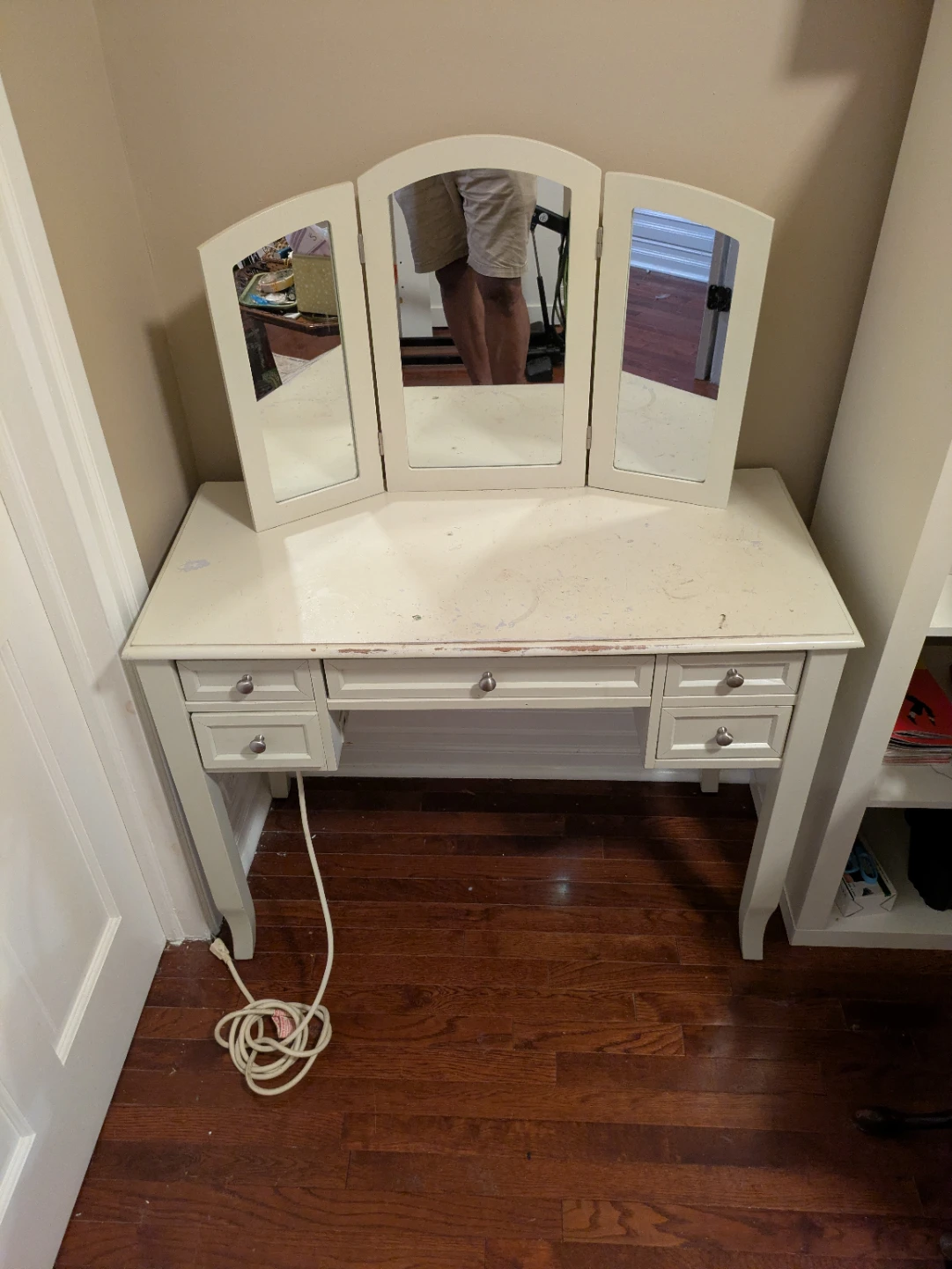 Vanity desk and mirror