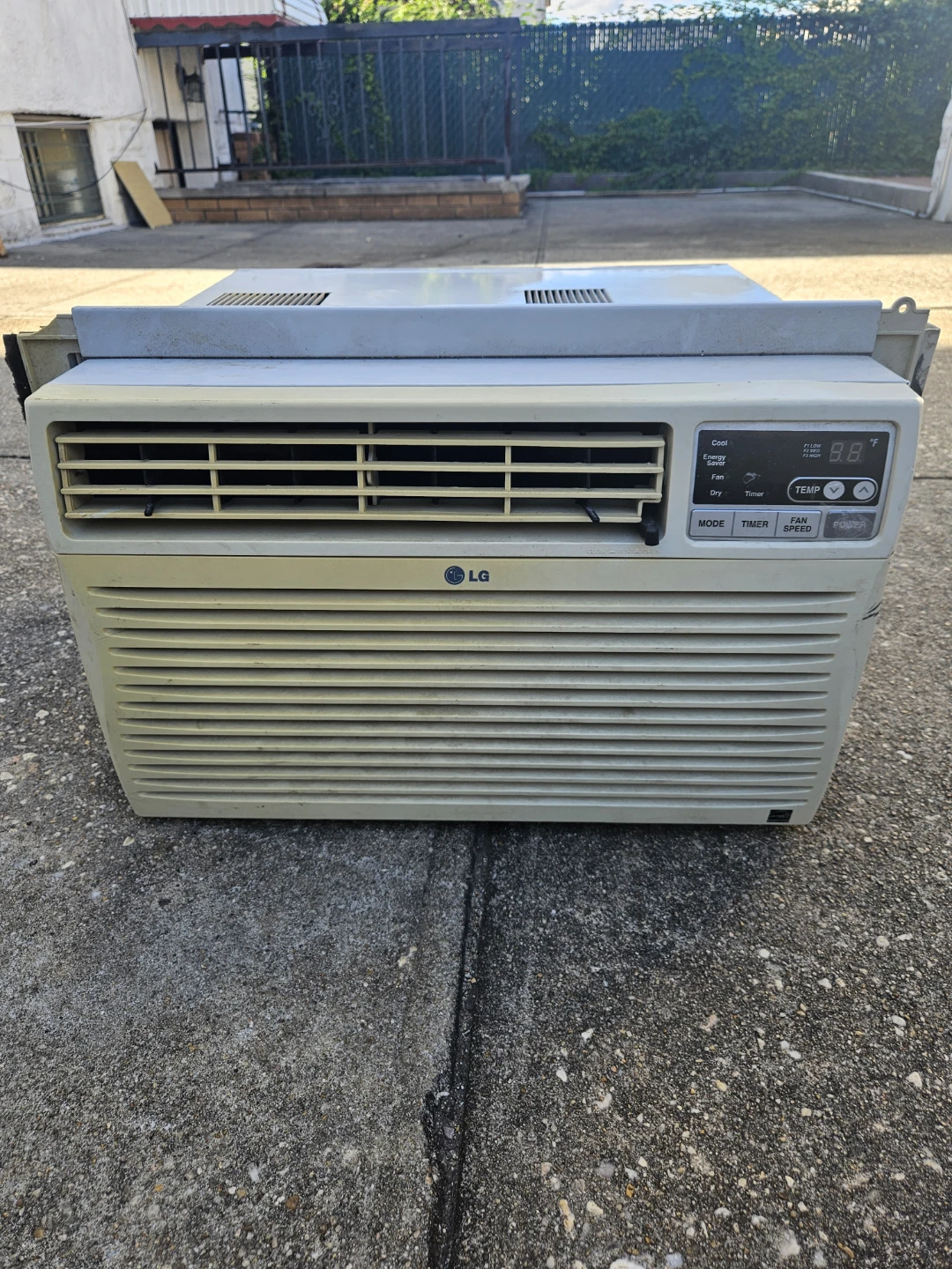 LG 8000 BTU window Air conditioner