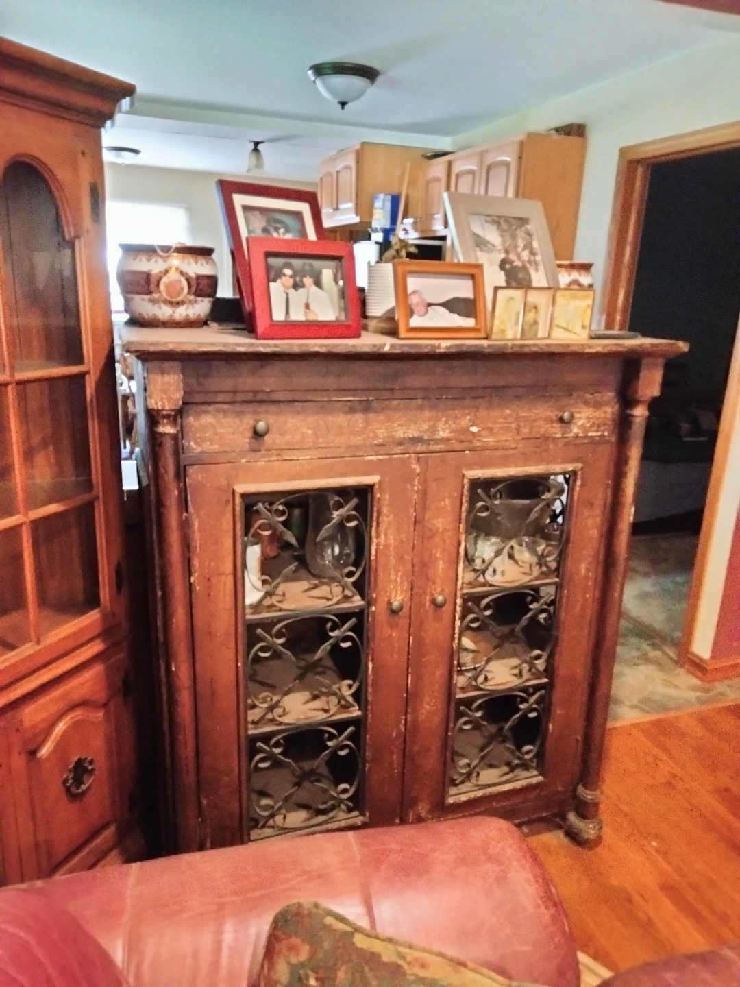 Antique looking Wooden Cabinet with Decorative Glass Doors - photo 3
