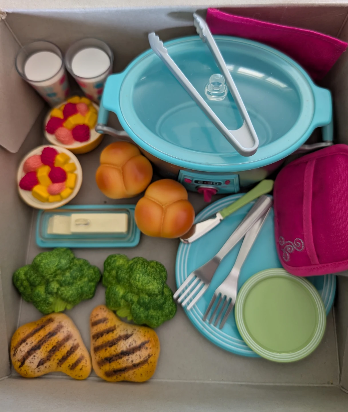 American Girl Truly Me Slow Cooker Dinner Set