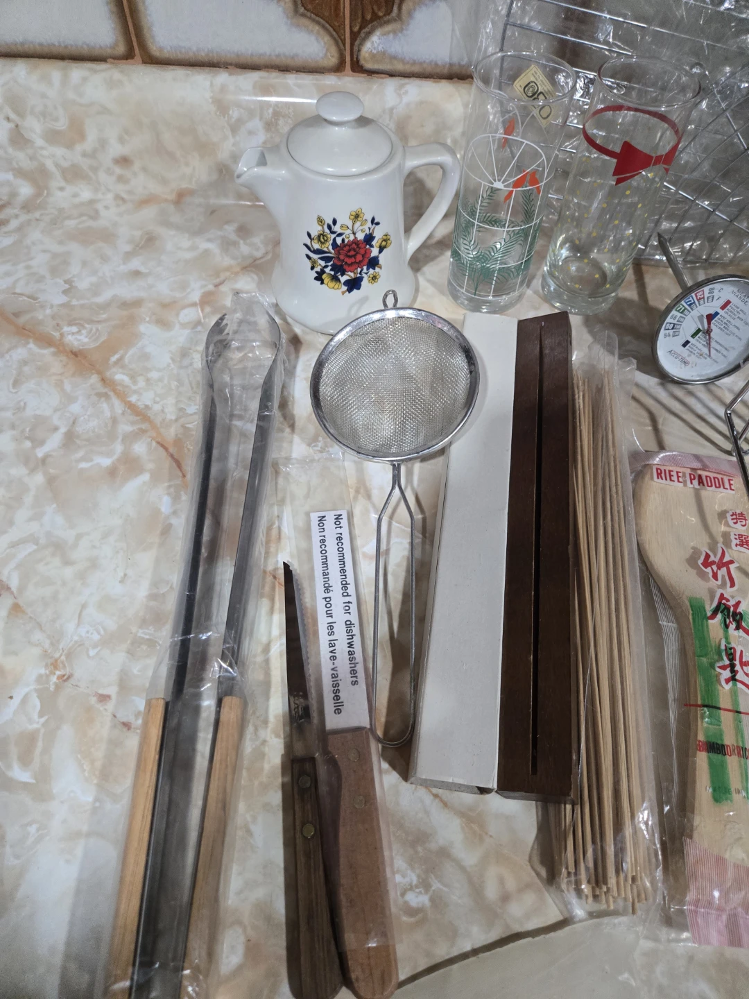 Kitchen Utensil Lot - Tongs, Strainer, Cutlery Set & More - photo 5