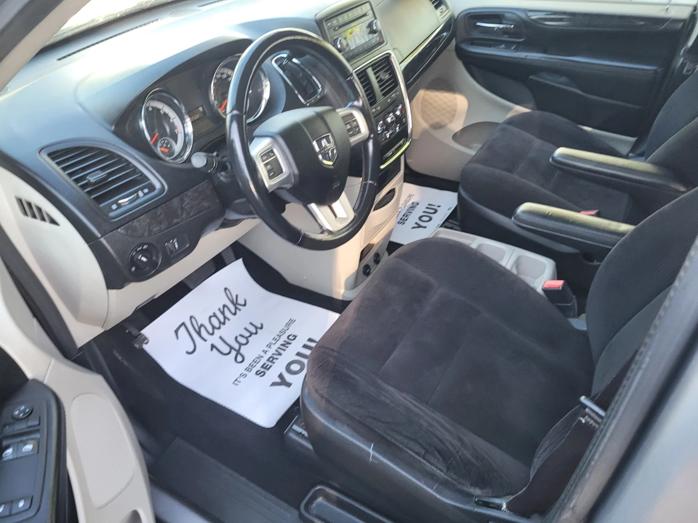 Dodge Grand Caravan SXT Minivan - photo 5