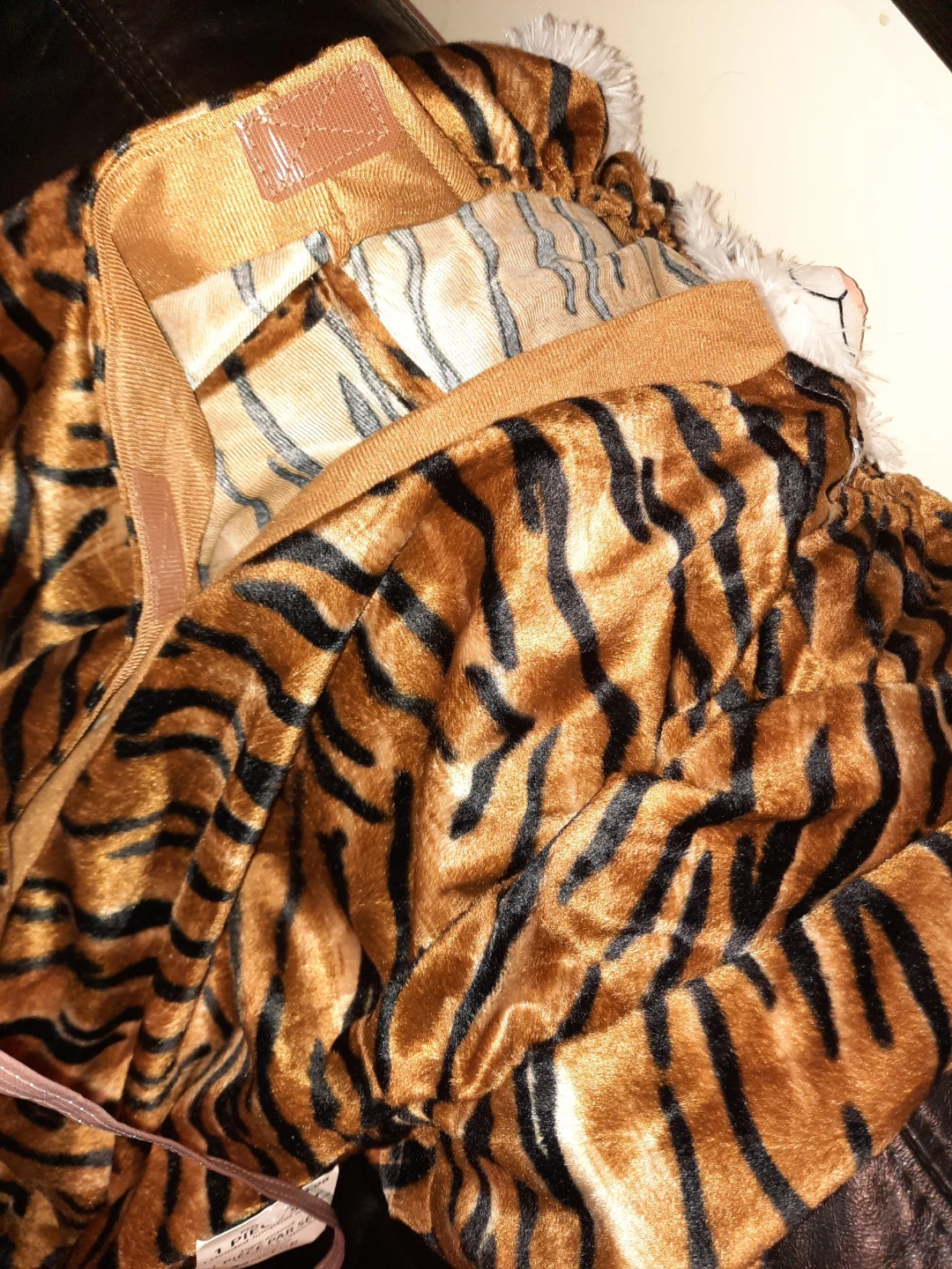 NWT 🐅Adult TIGER Costume Onesie W/Head & Tail - photo 5