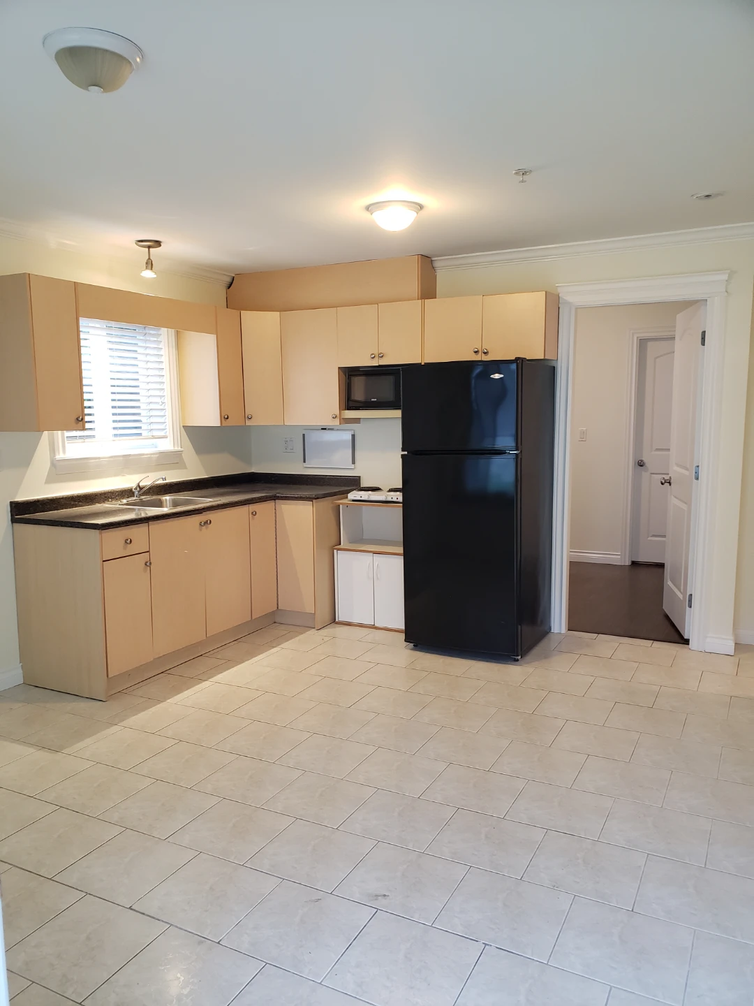 1 Bed / 1 Bath Ground Level Suite - Excellent Location!