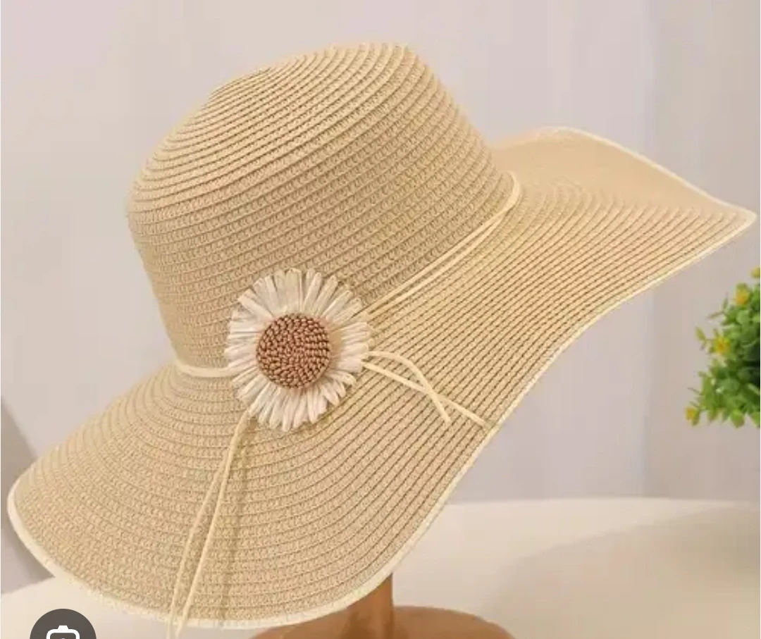 Straw sun hat with flower detail