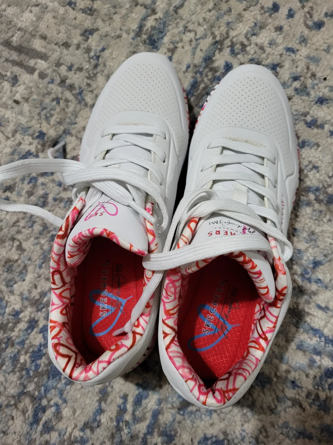 Skechers White Sneakers with Pink Hearts - photo 3