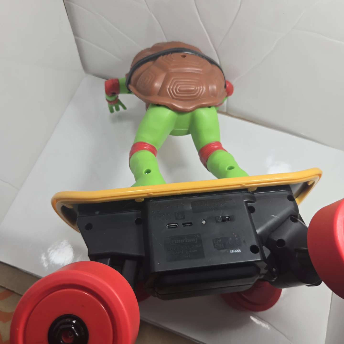 Teenage Mutant Ninja Turtles Raphael RC Skateboard - photo 3
