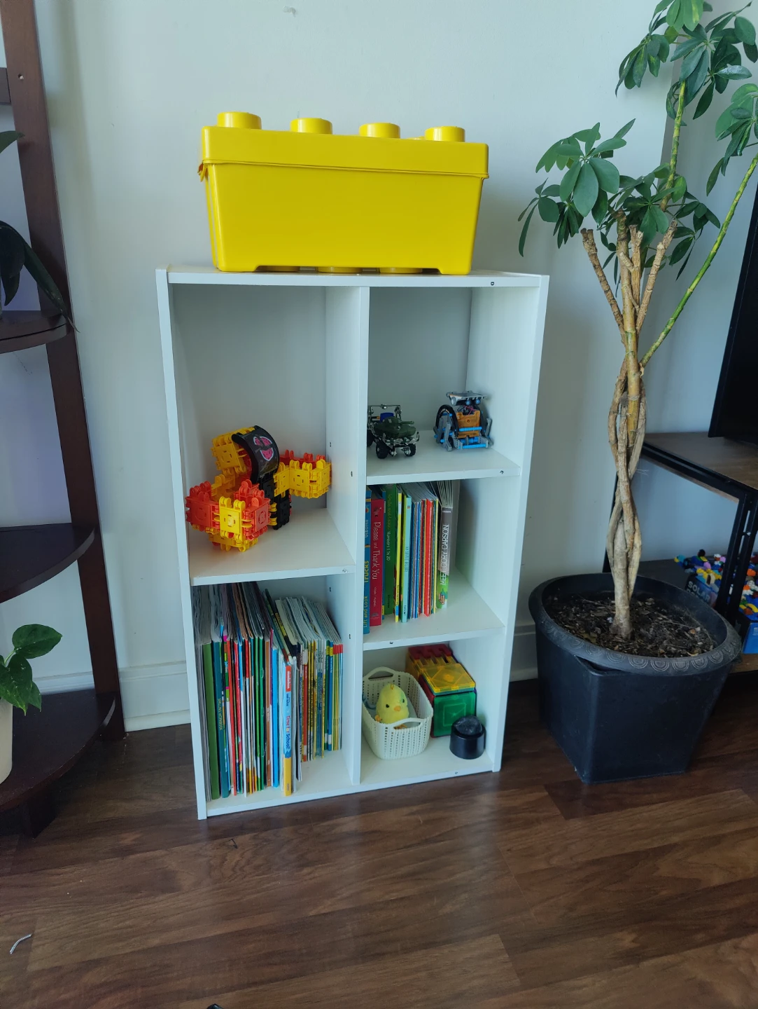White 4-Cube Bookshelf - photo 2