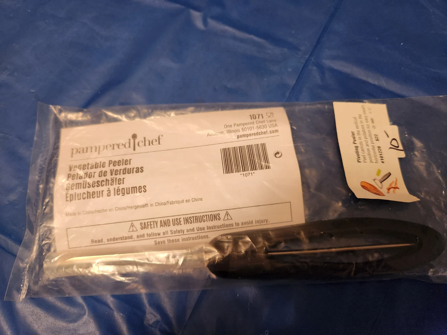 Pampered Chef Pivoting Vegetable Peeler