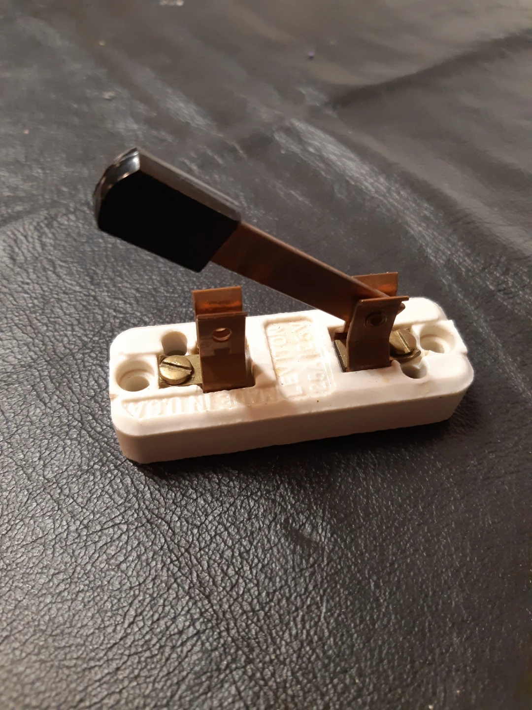 Leviton Knife Switch 250V 10A