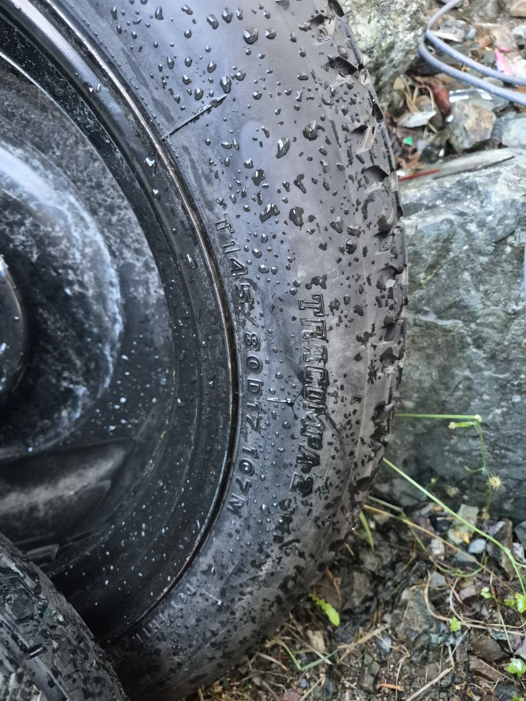 Tire 145/80D17 107M