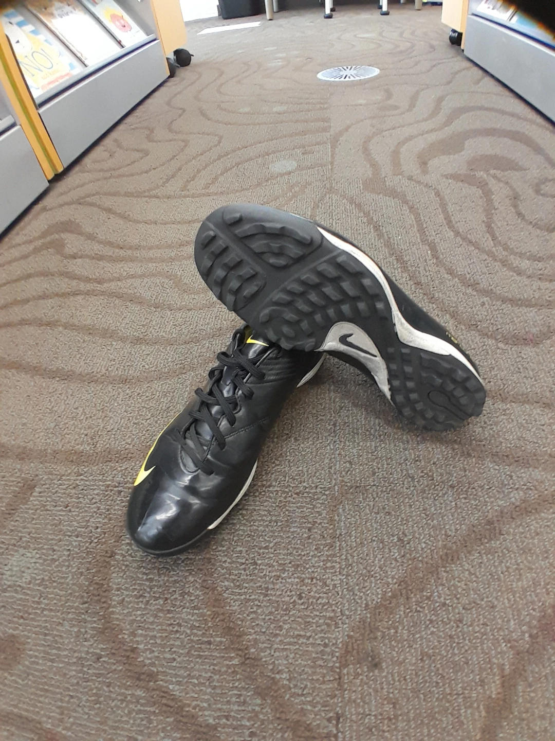 Nike Soccer Cleats Men's Size 9 - photo 3
