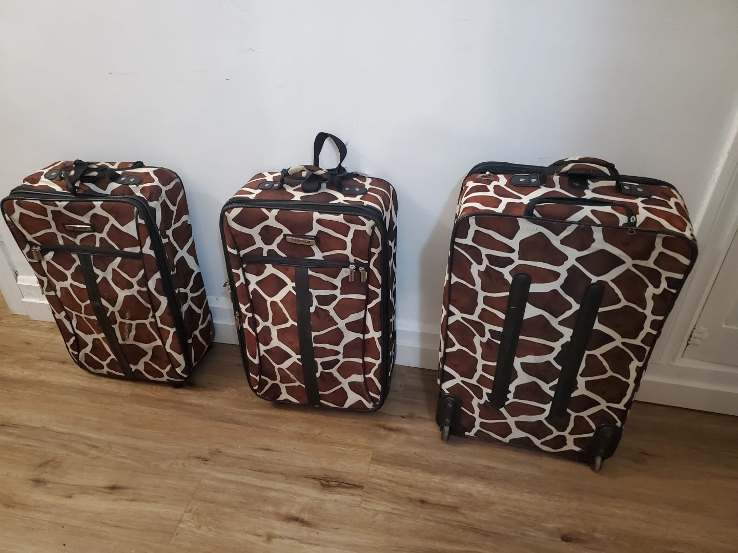 Trackers largest upright on wheels Giraffe Print Suitcases