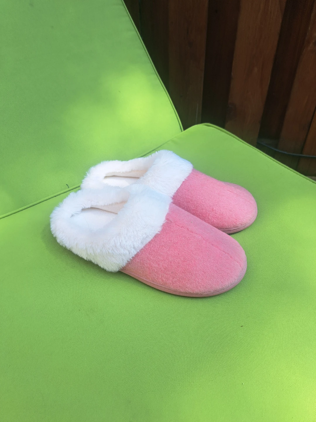 Rose & Robin Pink Fuzzy Slippers XL
