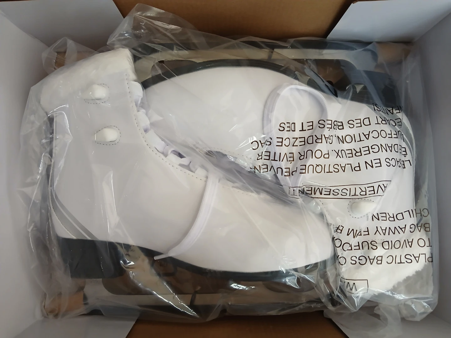 BRAND NEW Ice Skates (Kids Size 7/Womens Size 8.5)