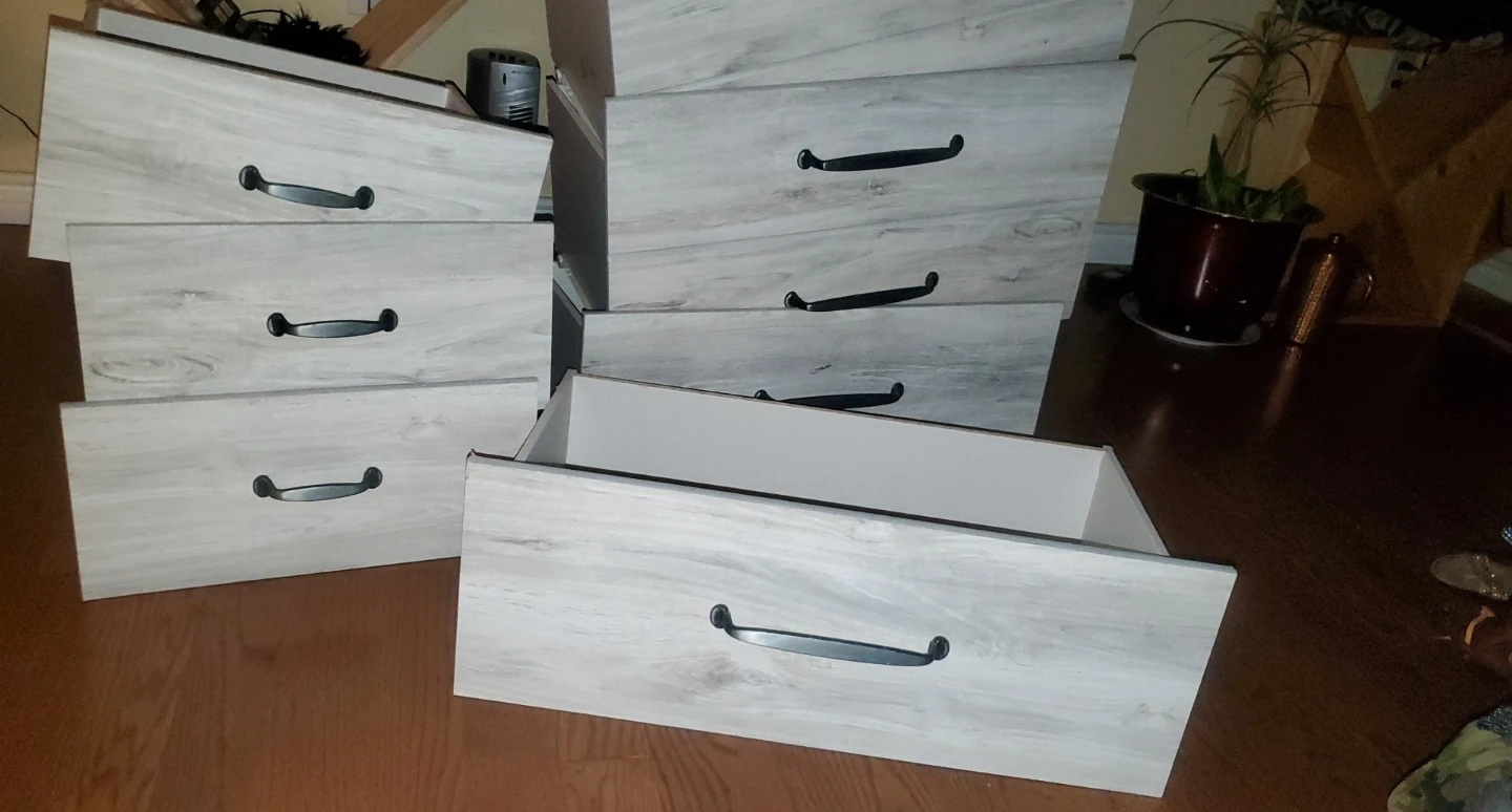 Ashley Bellaby 7-Drawer Dresser & Mirror - photo 2