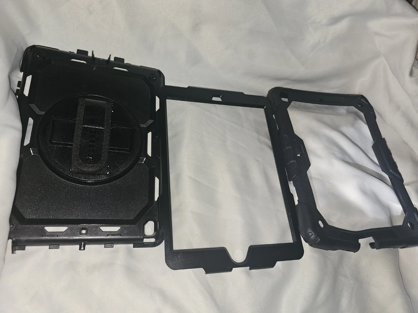 32GB IPAD 8th Generation WiFi(Lightly Used) w/CaseBot Cover - photo 3
