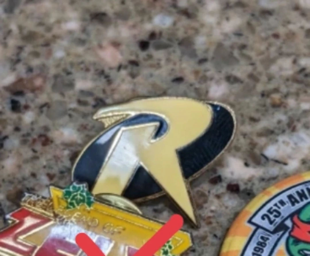 Vintage Enamel Pin Robin