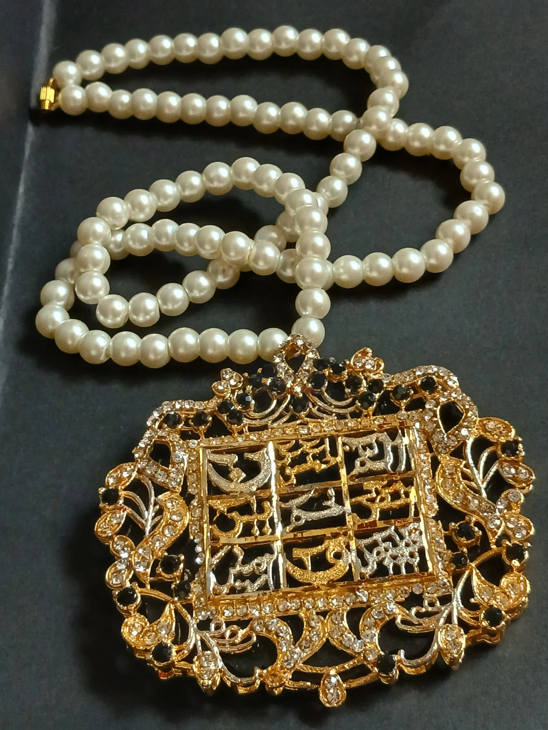 Pearl Necklace with Ornate Pendant