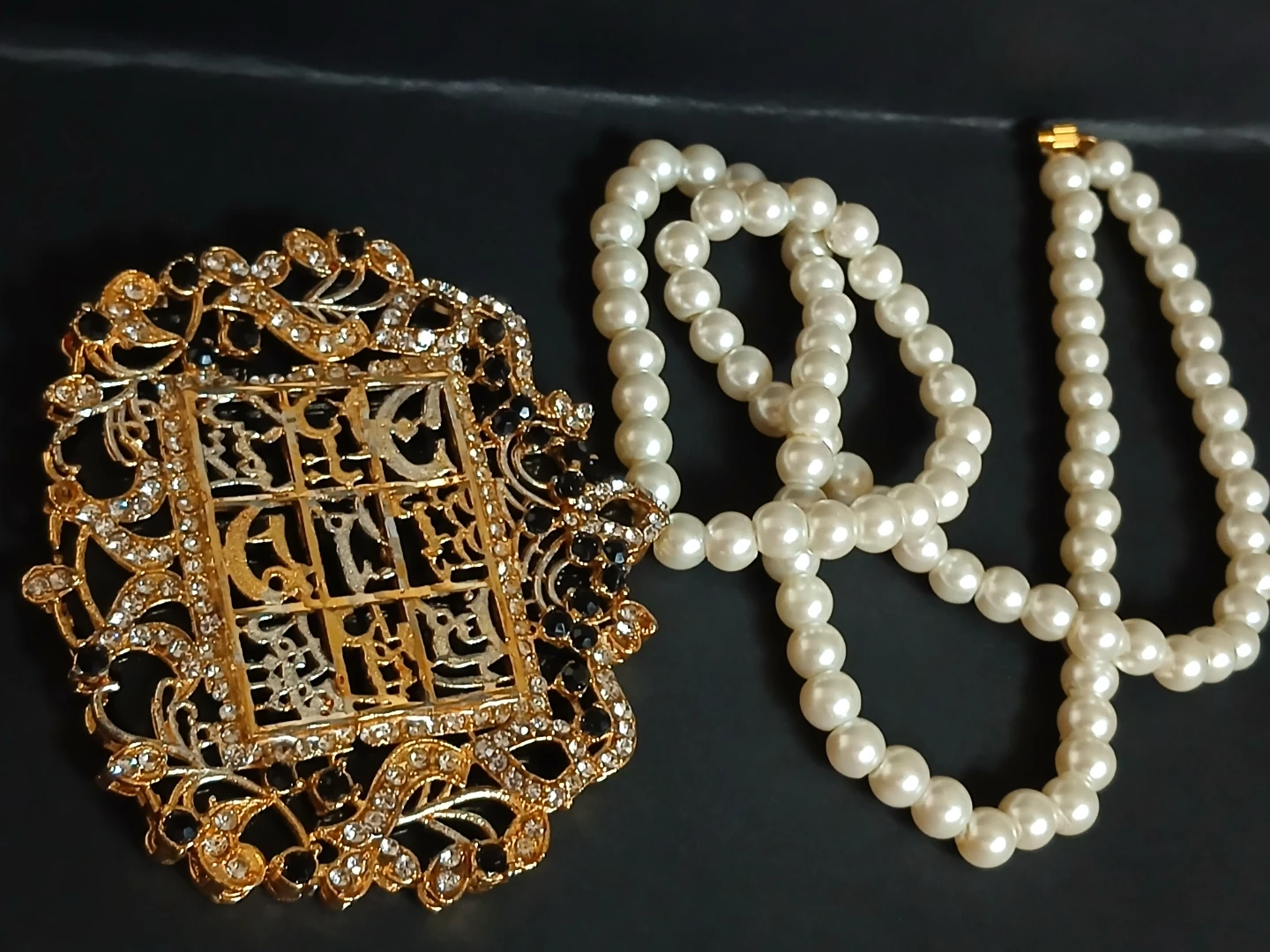 Pearl Necklace with Ornate Pendant - photo 2