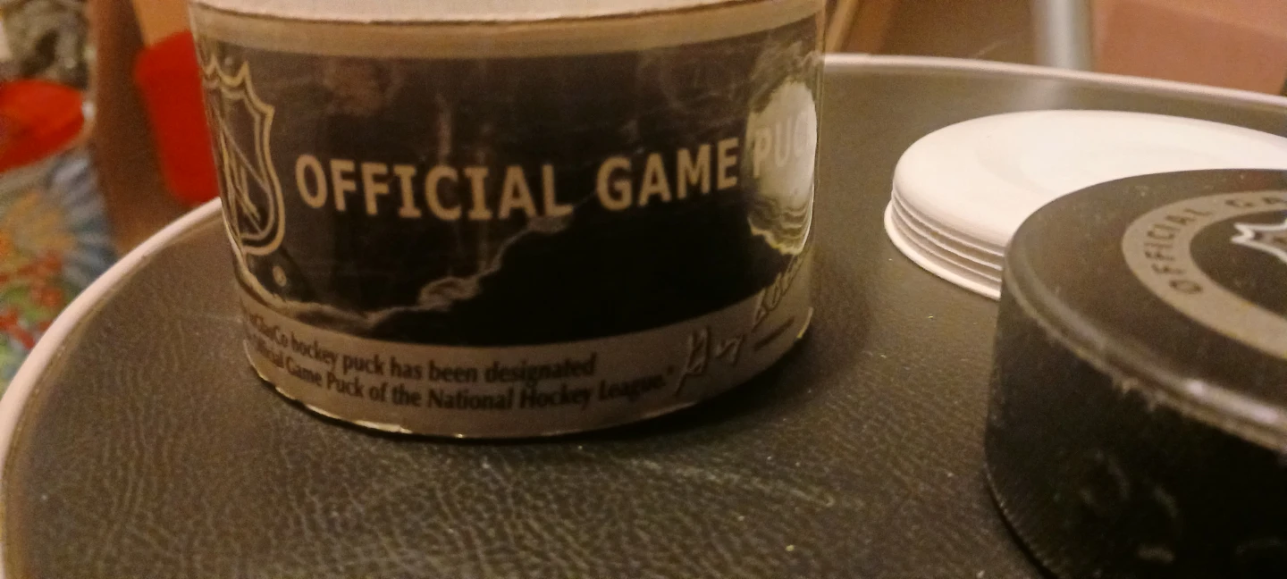 NHL Official Game Puck Toronto Maple Leafs - photo 3