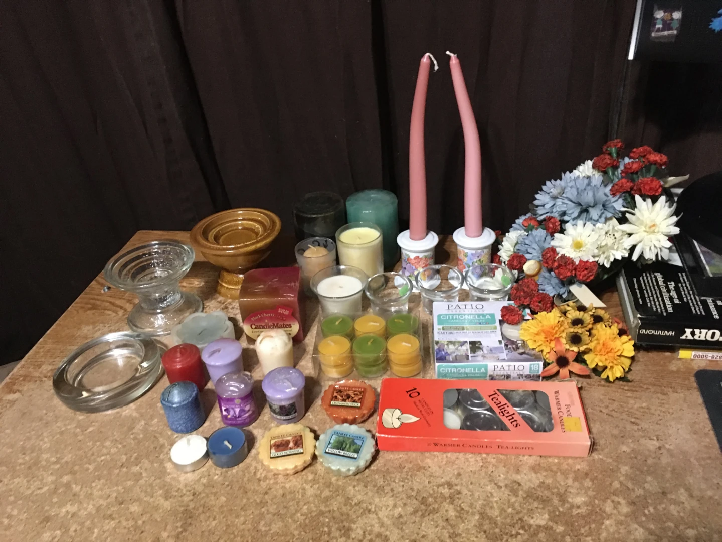 LOT OF CANDLES & CANDLE HOLDERS YANKEE CANDLE SOME SCENTED