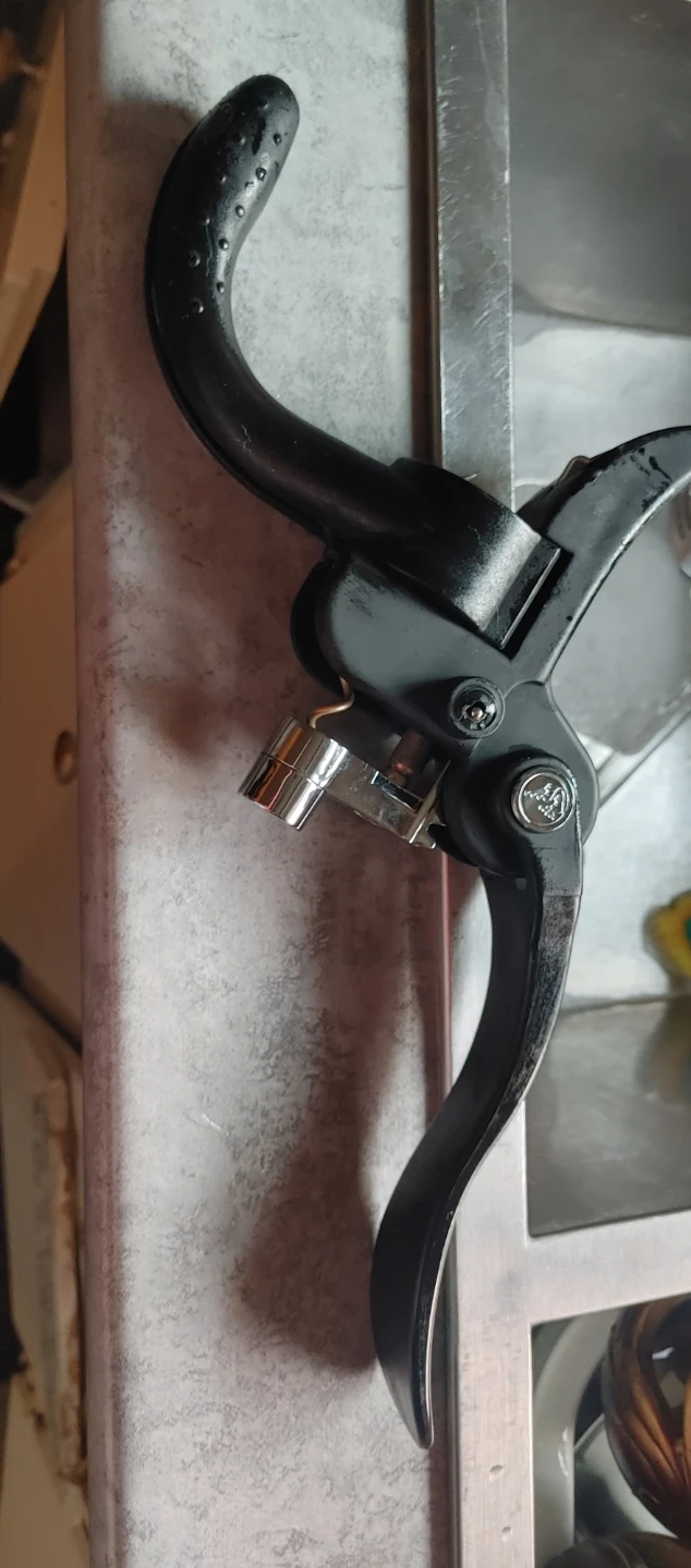 Wine bottle opener